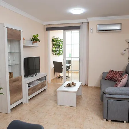 Apto Isa: Amplio Y Acogedor Apto De 75m Con Terraza, Aire Acondicionado Y Parking Gratuito *