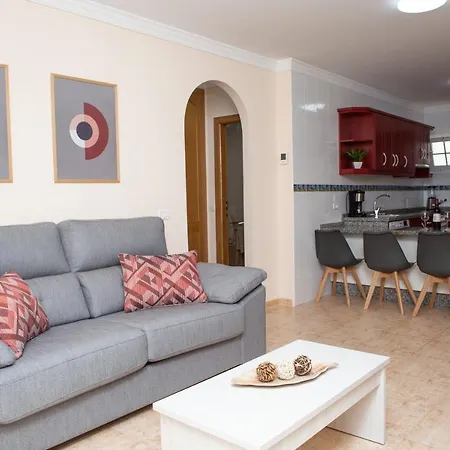 Apto Isa: Amplio Y Acogedor Apto De 75m Con Terraza, Aire Acondicionado Y Parking Gratuito * Los Abrigos