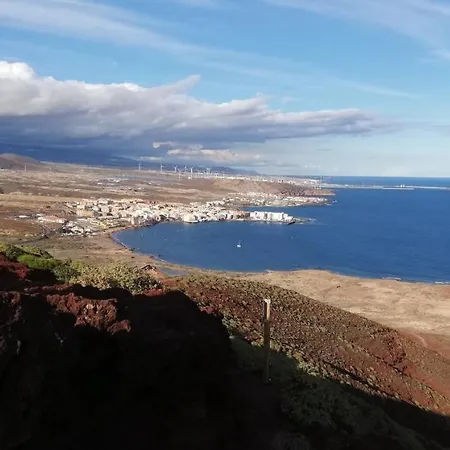 Lejlighed Apto Isa: Amplio Y Acogedor Apto De 75m Con Terraza, Aire Acondicionado Y Parking Gratuito *