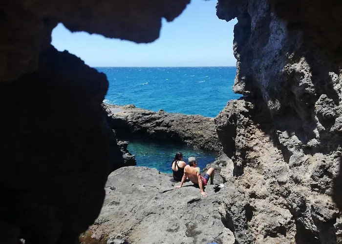 Apto Isa: Amplio Y Acogedor Apto De 75m Con Terraza, Aire Acondicionado Y Parking Gratuito