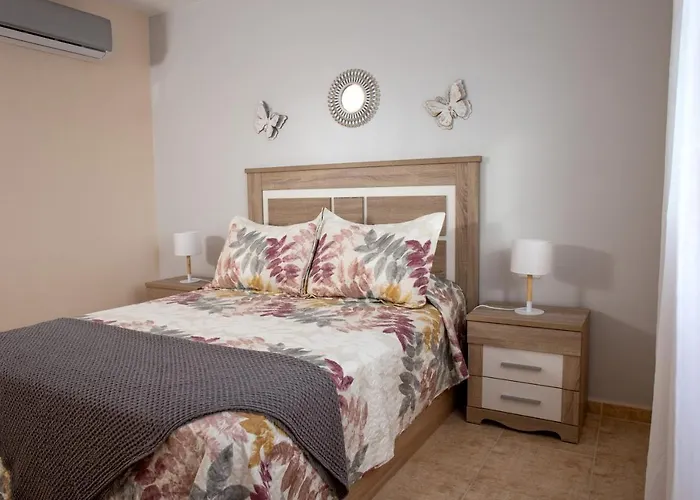 Apto Isa: Amplio Y Acogedor Apto De 75m Con Terraza, Aire Acondicionado Y Parking Gratuito Appartement