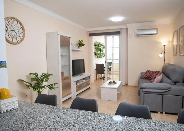 Appartement Apto Isa: Amplio Y Acogedor Apto De 75m Con Terraza, Aire Acondicionado Y Parking Gratuito *