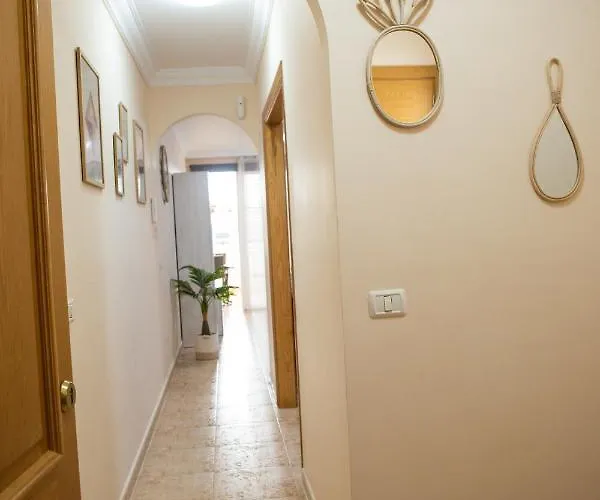 Appartement Apto Isa: Amplio Y Acogedor Apto De 75m Con Terraza, Aire Acondicionado Y Parking Gratuito