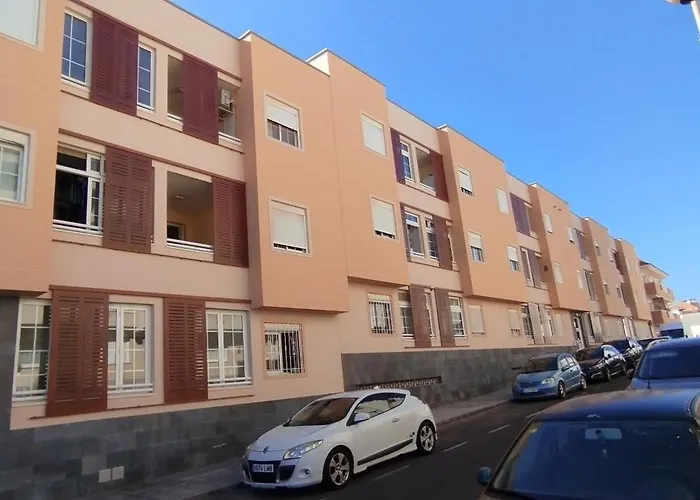 Apto Isa: Amplio Y Acogedor Apto De 75m Con Terraza, Aire Acondicionado Y Parking Gratuito Appartement *