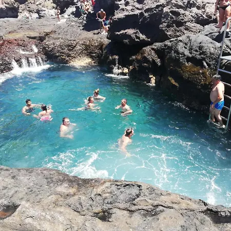 Апартаменты Apto Isa: Amplio Y Acogedor Apto De 75m Con Terraza, Aire Acondicionado Y Parking Gratuito Лос-Абригос