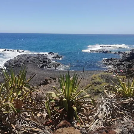 Apartamento Apto Isa: Amplio Y Acogedor Apto De 75m Con Terraza, Aire Acondicionado Y Parking Gratuito Los Abrigos