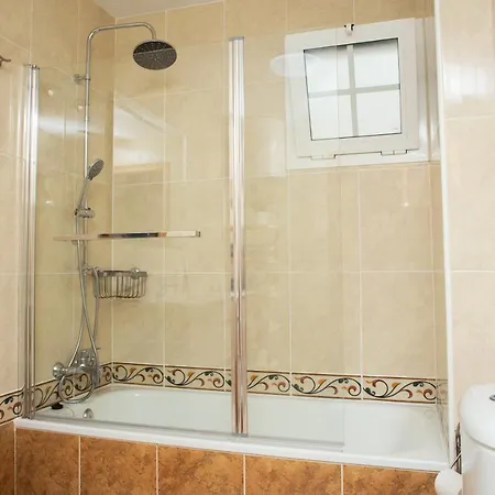 Apto Isa: Amplio Y Acogedor Apto De 75m Con Terraza, Aire Acondicionado Y Parking Gratuito Daire *