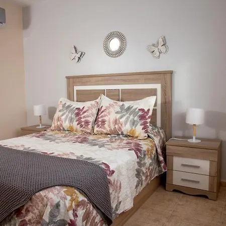 Apto Isa: Amplio Y Acogedor Apto De 75m Con Terraza, Aire Acondicionado Y Parking Gratuito Apartamento