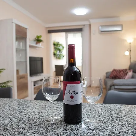 Апартаменты Apto Isa: Amplio Y Acogedor Apto De 75m Con Terraza, Aire Acondicionado Y Parking Gratuito *