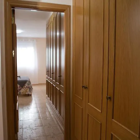 Apto Isa: Amplio Y Acogedor Apto De 75m Con Terraza, Aire Acondicionado Y Parking Gratuito