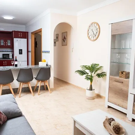 Apto Isa: Amplio Y Acogedor Apto De 75m Con Terraza, Aire Acondicionado Y Parking Gratuito Lägenhet Los Abrigos