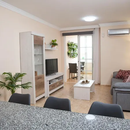 Апартаменты Apto Isa: Amplio Y Acogedor Apto De 75m Con Terraza, Aire Acondicionado Y Parking Gratuito *