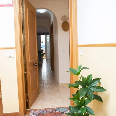 Apartamento Apto Isa: Amplio Y Acogedor Apto De 75m Con Terraza, Aire Acondicionado Y Parking Gratuito Los Abrigos