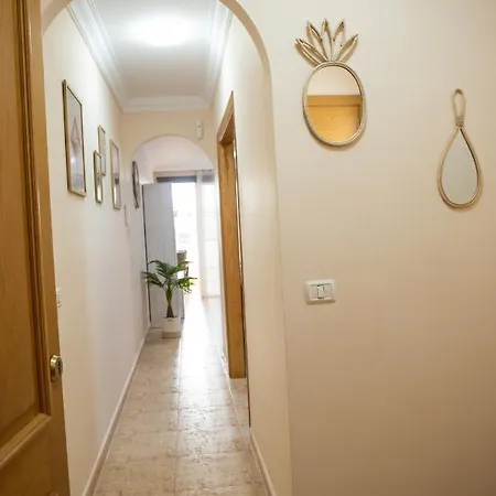 Апартаменты Apto Isa: Amplio Y Acogedor Apto De 75m Con Terraza, Aire Acondicionado Y Parking Gratuito