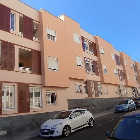 Apto Isa: Amplio Y Acogedor Apto De 75m Con Terraza, Aire Acondicionado Y Parking Gratuito Апартаменты *