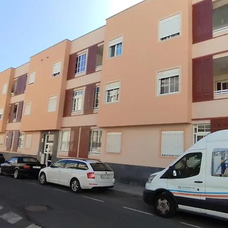 Apto Isa: Amplio Y Acogedor Apto De 75m Con Terraza, Aire Acondicionado Y Parking Gratuito * Лос-Абригос