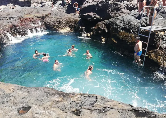 Апартаменты Apto Isa: Amplio Y Acogedor Apto De 75m Con Terraza, Aire Acondicionado Y Parking Gratuito Лос-Абригос