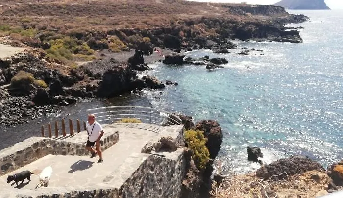 Lägenhet Apto Isa: Amplio Y Acogedor Apto De 75m Con Terraza, Aire Acondicionado Y Parking Gratuito