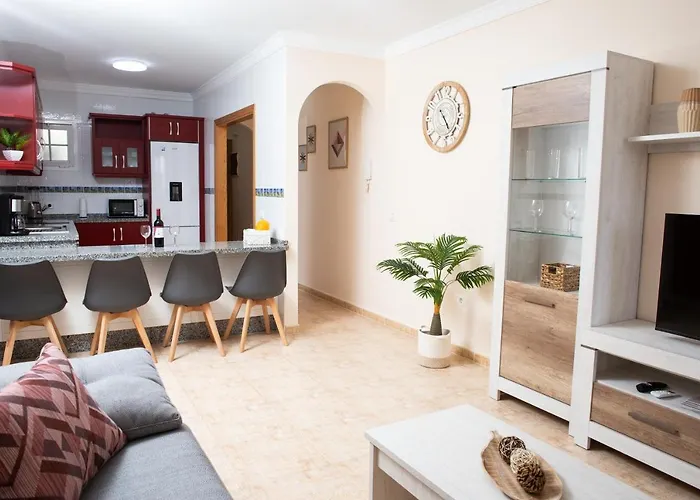 Apto Isa: Amplio Y Acogedor Apto De 75m Con Terraza, Aire Acondicionado Y Parking Gratuito Lägenhet Los Abrigos