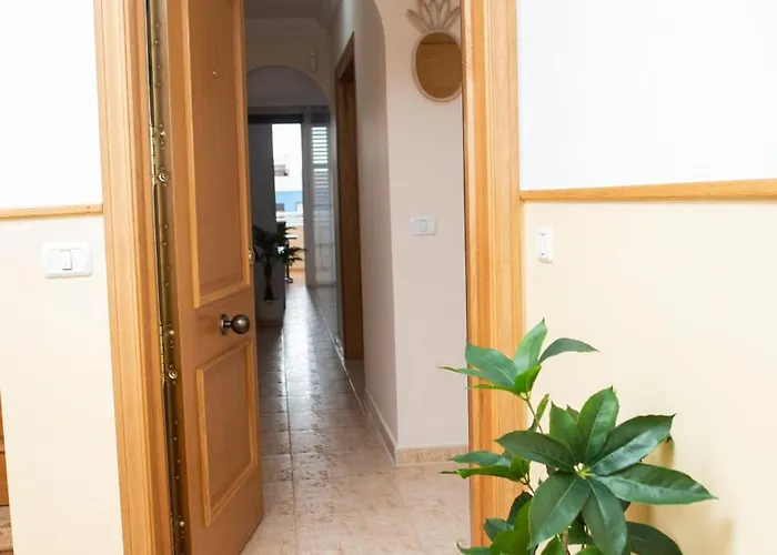 Апартаменты Apto Isa: Amplio Y Acogedor Apto De 75m Con Terraza, Aire Acondicionado Y Parking Gratuito Лос-Абригос